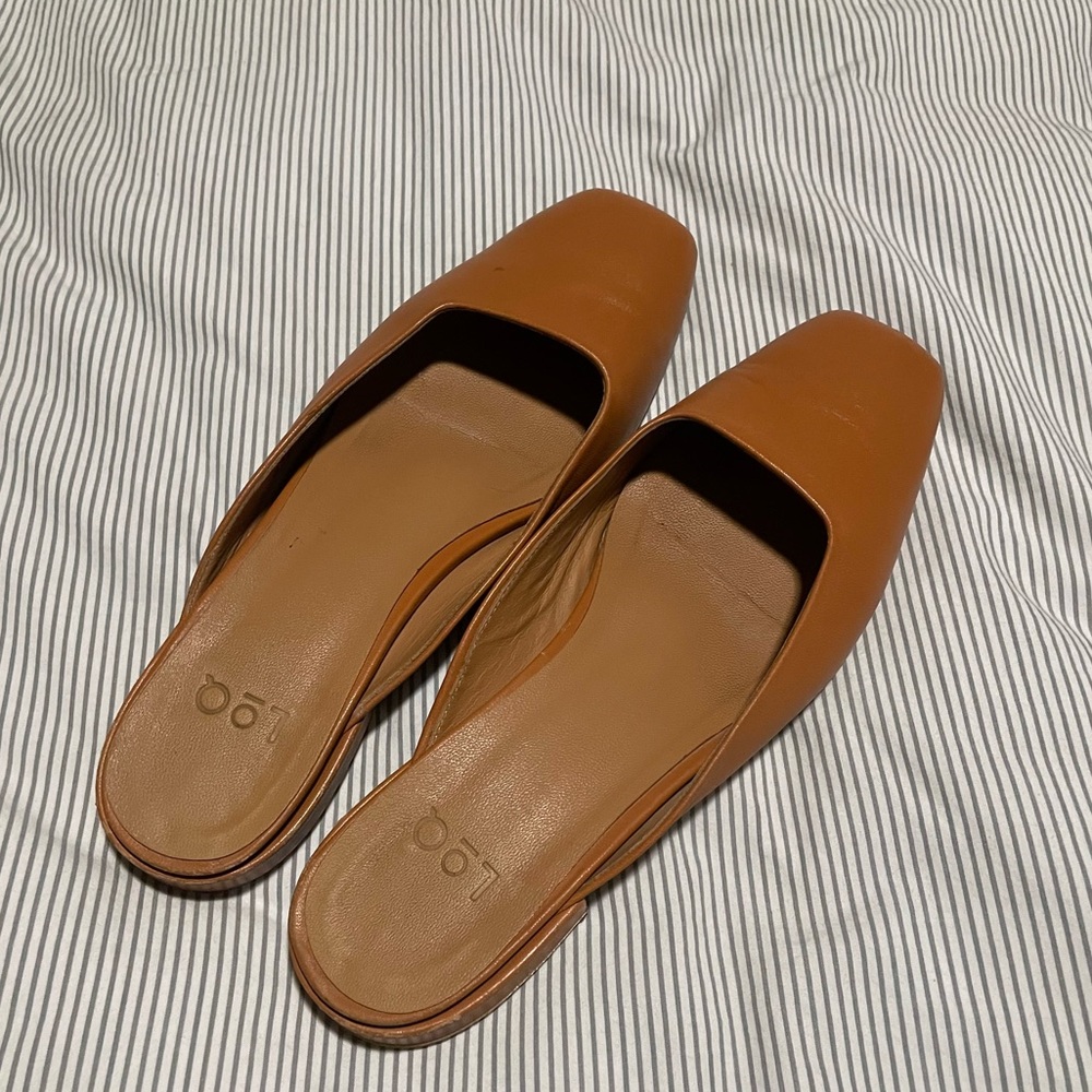 Beautiful LOQ brown/tan leather flats mules